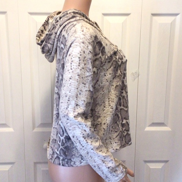 Love Streak Womens Snake Print Long Sleeve Hooded Peekaboo Sweater Size XL - Picture 4 of 6
